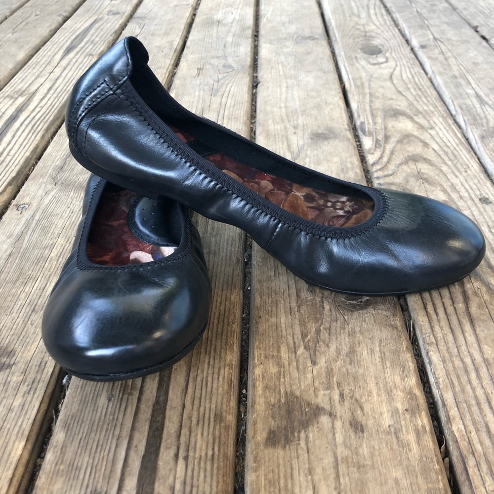 Born Julianna Ballet Flats